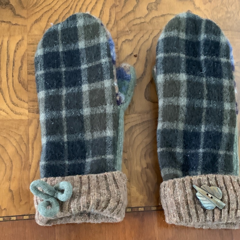 Plaid Green and Brown Women's Mittens